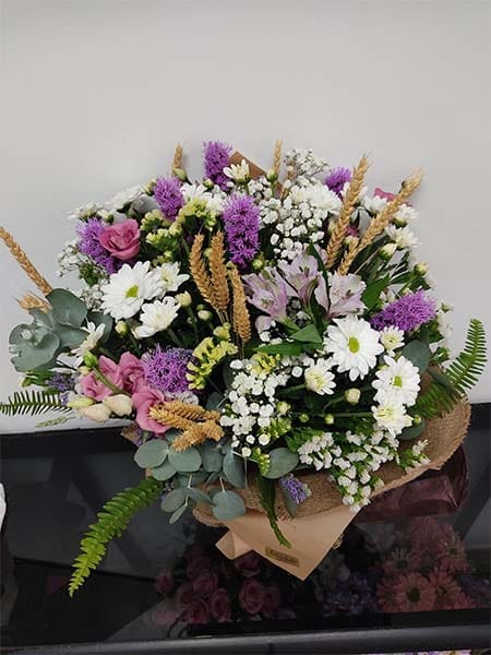 Flores tanatorio en Valencia: elegancia, respeto y cercanía con Floristería Chrismel